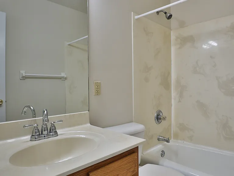 460 E Norwich Ave #A — Photo 14