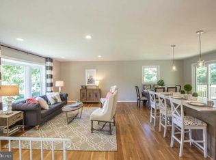 9226 Dellwood Dr, Vienna, VA 22180