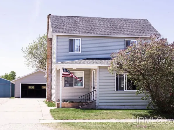 319 N Cedar St, Manistique, MI 49854
