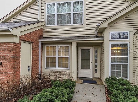 2nd image of 460 Mayflower Ln Unit 4