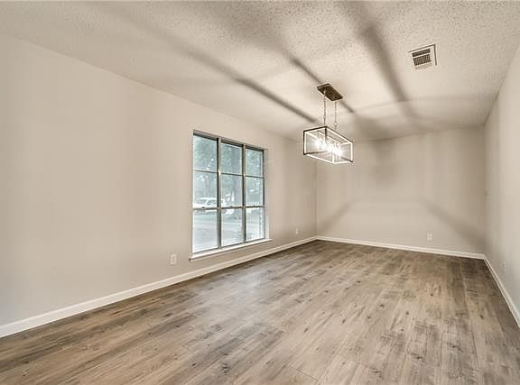3rd image of 1304 Woodway Dr