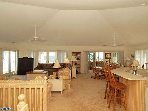 3rd image of 14 Beach Ave