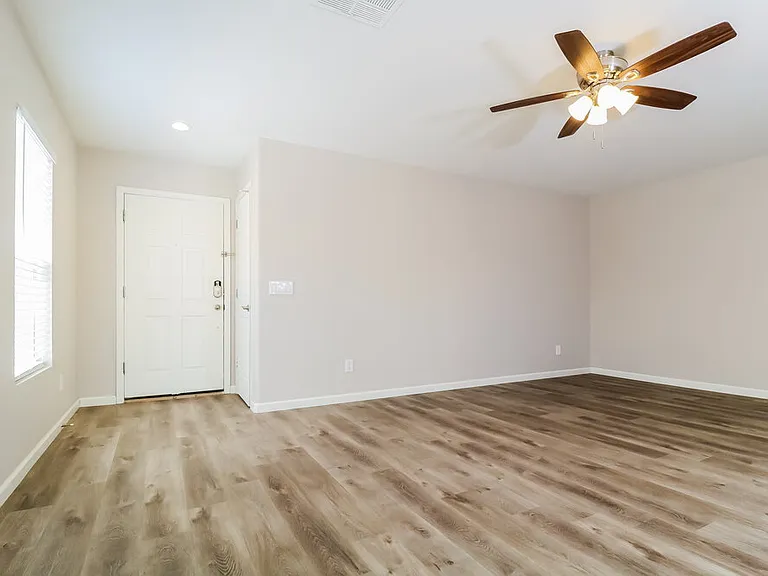 10043 N 115th Dr — Photo 5