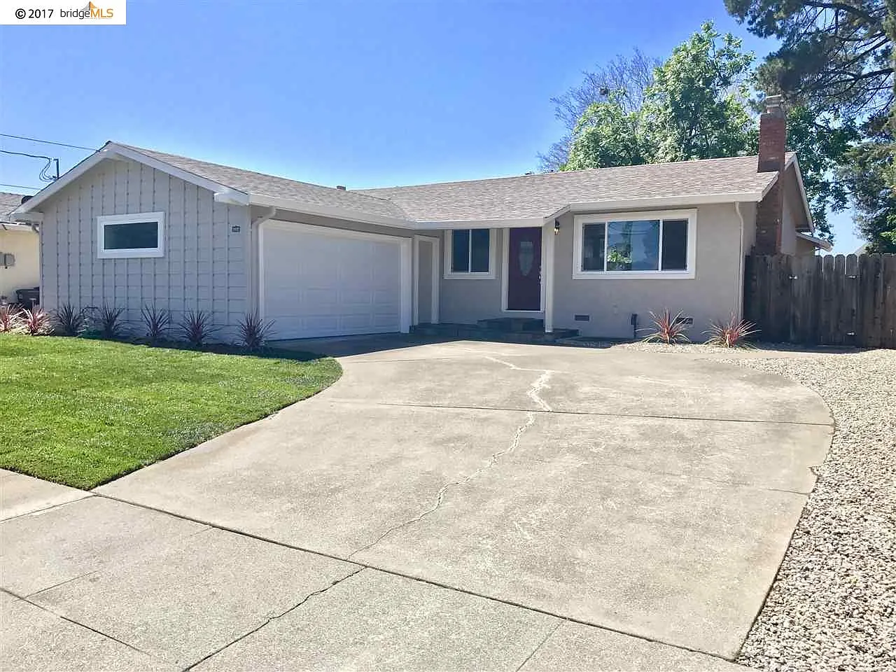 2632 E Olivera Rd photo 1
