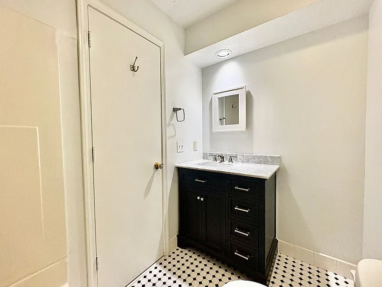 4420 Jarboe St — Photo 15