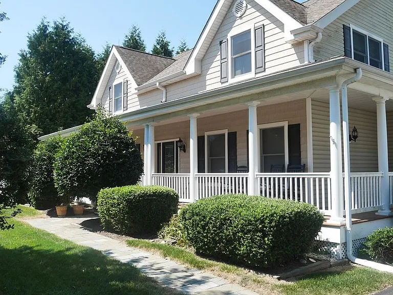 36 Harborview Rd — Photo 2