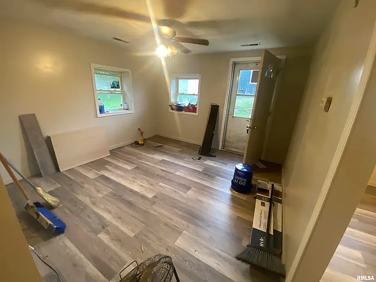 2127 E Lawrence Ave — Photo 5
