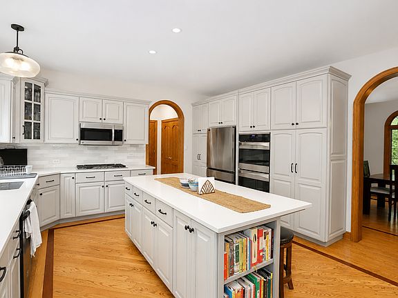 4th image of 41W087 Highwood Ct