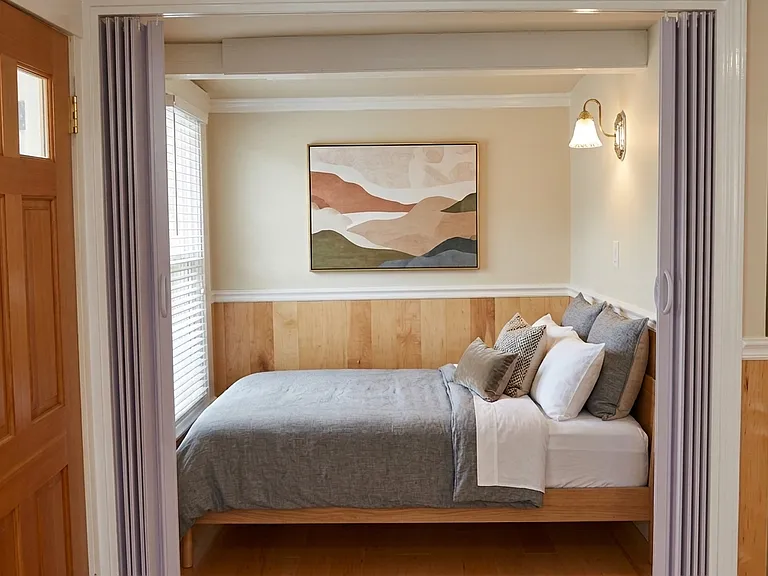 Sleeping alcove (73x80), perfect for a full-sized bed. (Virtually staged)