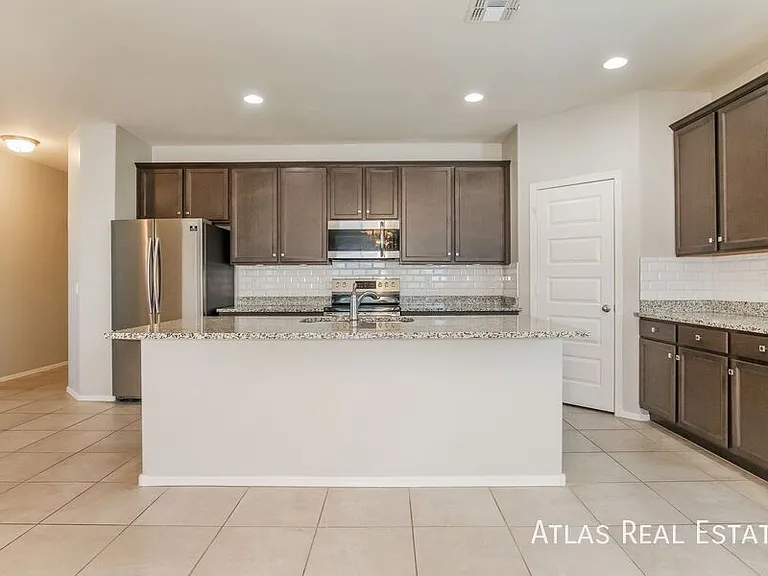 18660 W Robin Ln — Photo 7