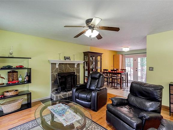 4th image of 205 Emily Dr