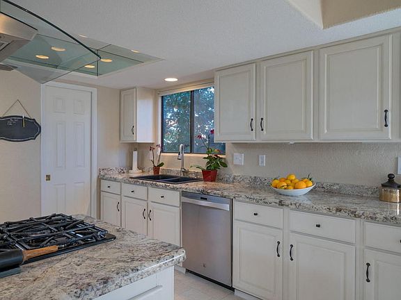 5th image of 1161 W Coblewood Way