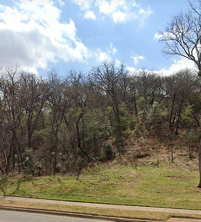 1st image of 2804 Westwood Dr