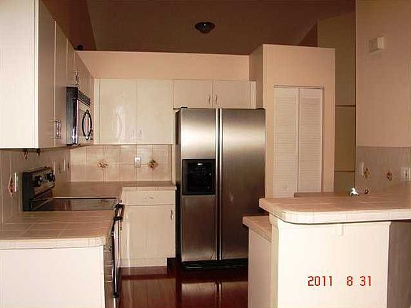 3rd image of 875 Savannah Falls Dr