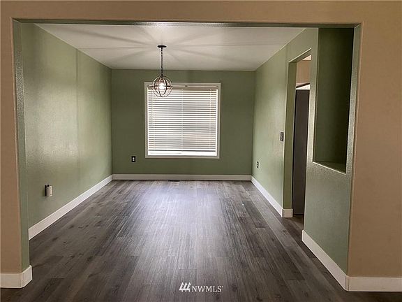 5th image of 1038 W Windrose Dr