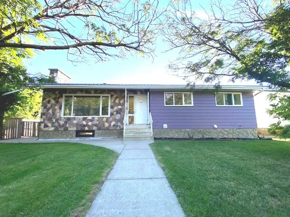 31 E 10th St W, Brooks, AB T1R 0C1