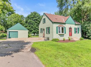 2957 Rice St, Roseville, MN 55113