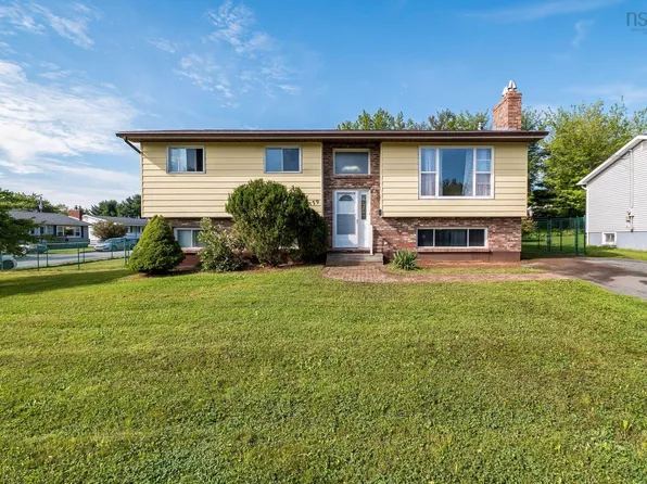 179 Sampson Dr, Lower Sackville, NS B4C 2V9
