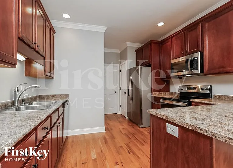 720 Courtland Ave — Photo 6