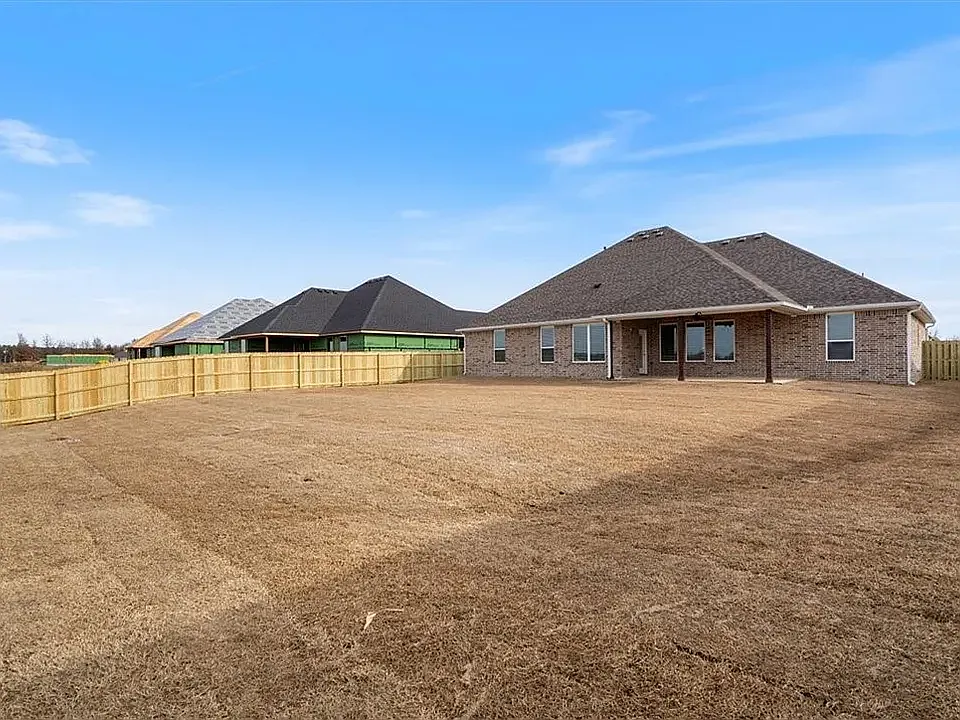 4 bed, 2087 sqft, $2,295 — Photo 2