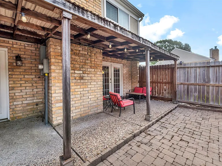 1553 W Sam Houston Pkwy S — Photo 32
