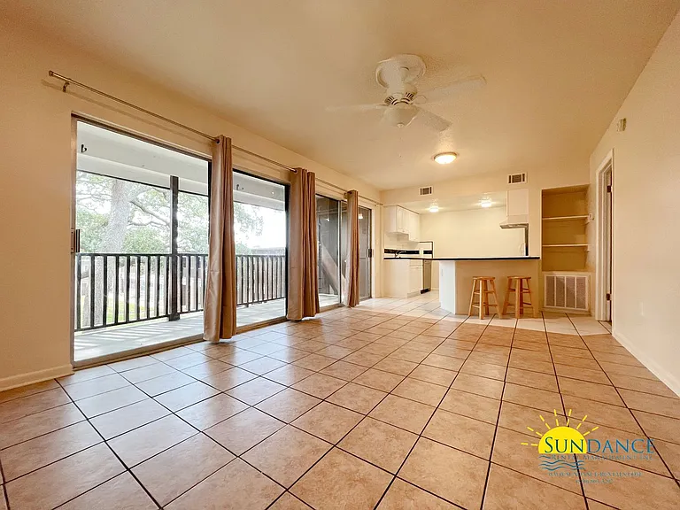408 Marshall Ct NW #6 — Photo 4