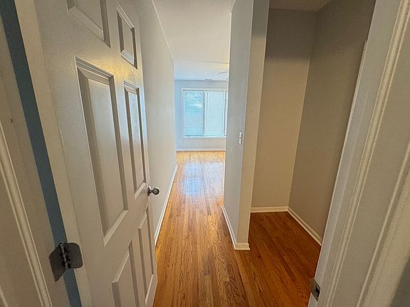 4th image of 5219 S Michigan Ave APT 4E