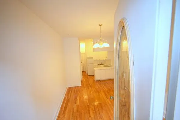 Rented by Metropolitan Realty | media 18