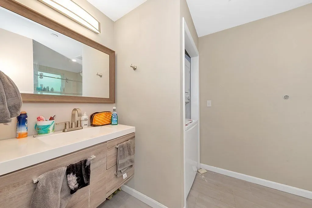 4 bed, 9999 sqft, $6,000 — Photo 3
