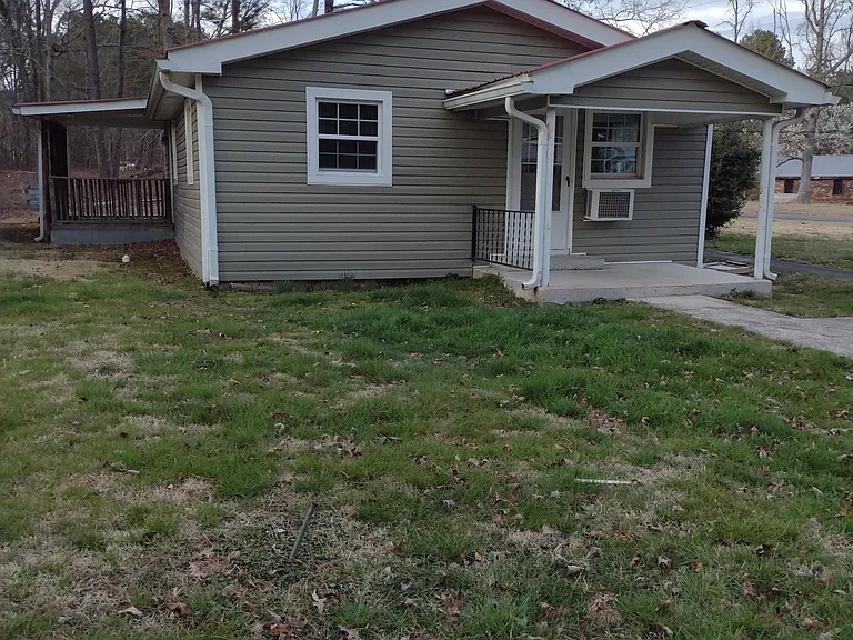 1113 New Rosedale Rd NE — Photo 1