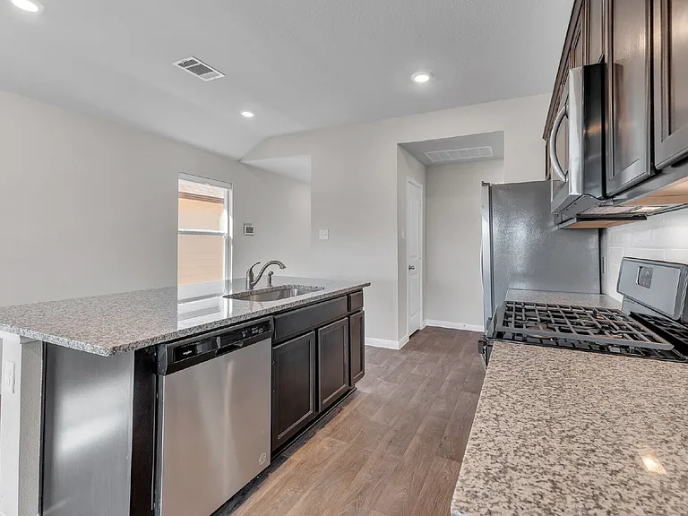 585 Apache Plum Dr — Photo 12