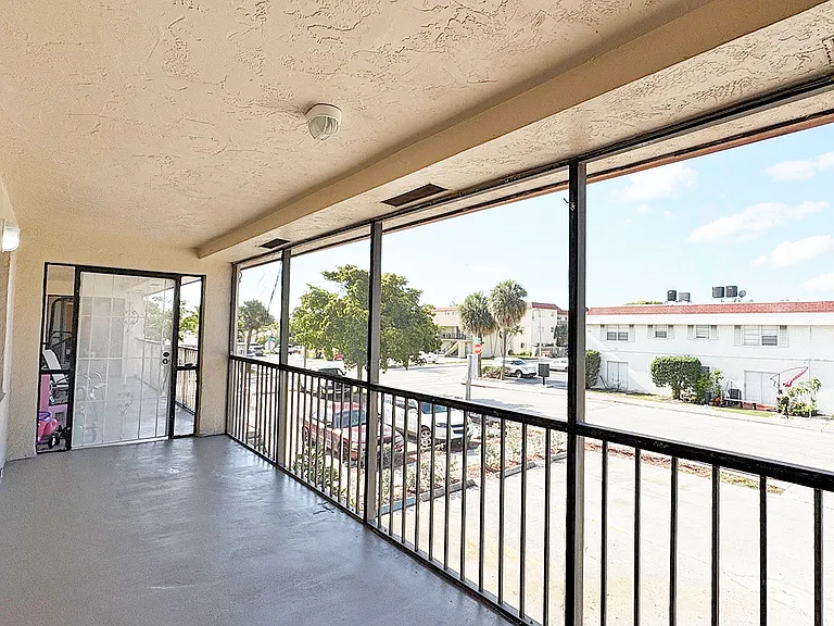 1331 S Federal Hwy #4 — Photo 2