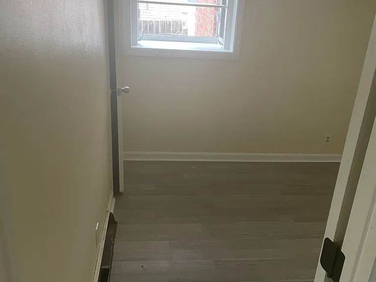 9625 Newton Dr — Photo 3