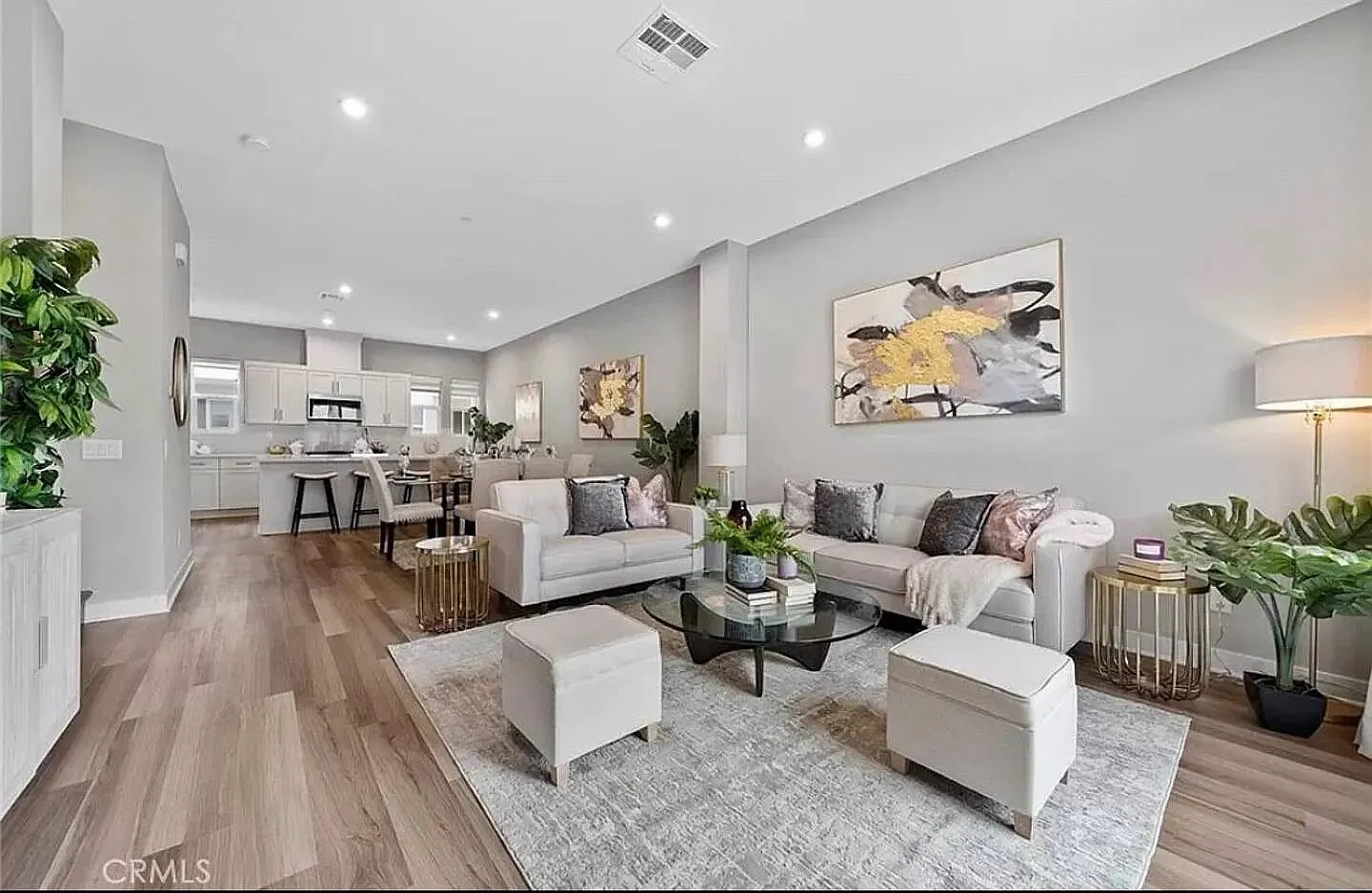 3 bed, 1881 sqft, $8,800 — Photo 2