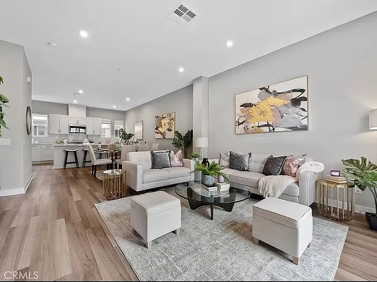 1311 W Cara Dr — Photo 2
