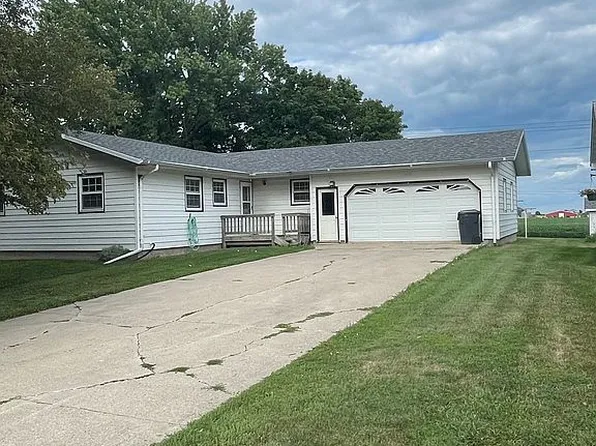 602 Adams St, Armstrong, IA 50514