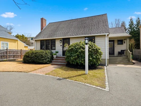 8 Freemont St, Lexington, MA 02421