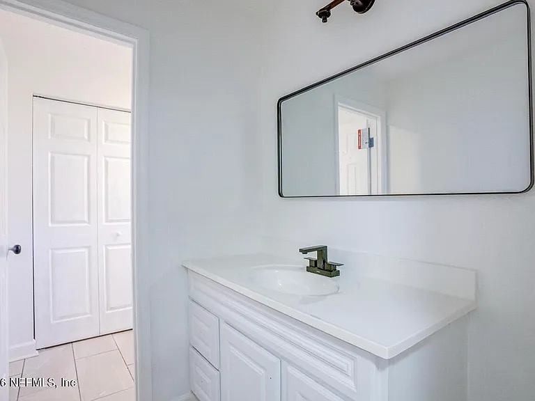 726 Plainfield Ave — Photo 6