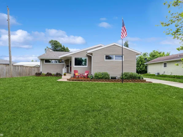 1806 S 3rd St, Marshalltown, IA 50158