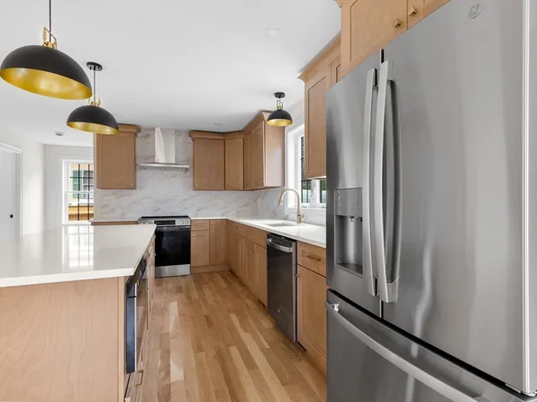 21 Sutton St, Brockton, MA 02301