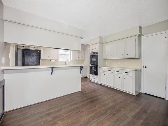 4th image of 19510 Shinwood Dr