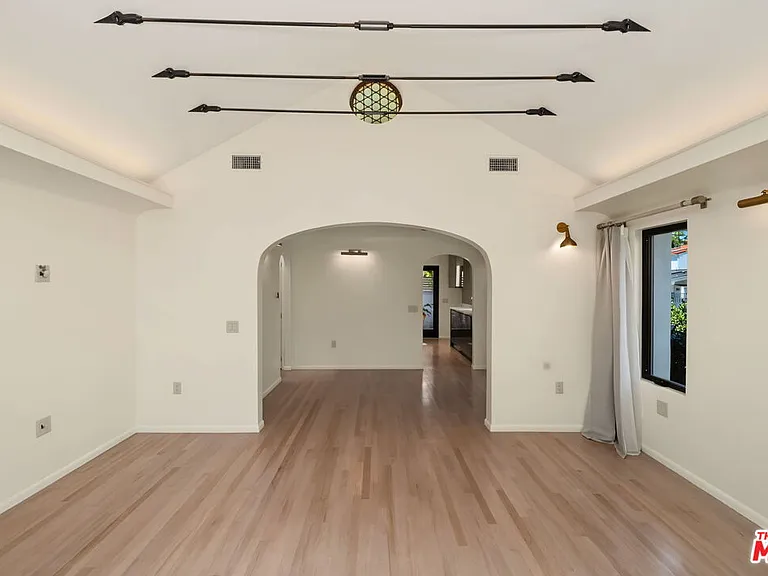 9001 Rosewood Ave — Photo 13