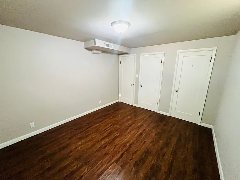 515 Avenue C — Photo 9