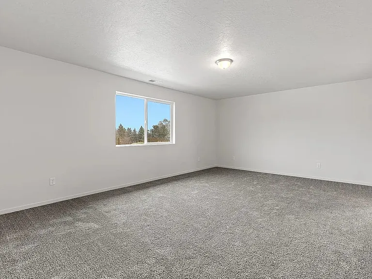 17520 E Desmet Ave — Photo 2