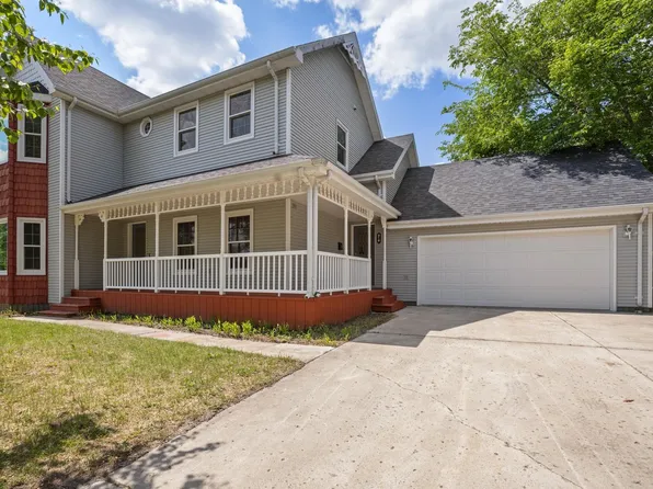 810 Ohmer St, Bottineau, ND 58318