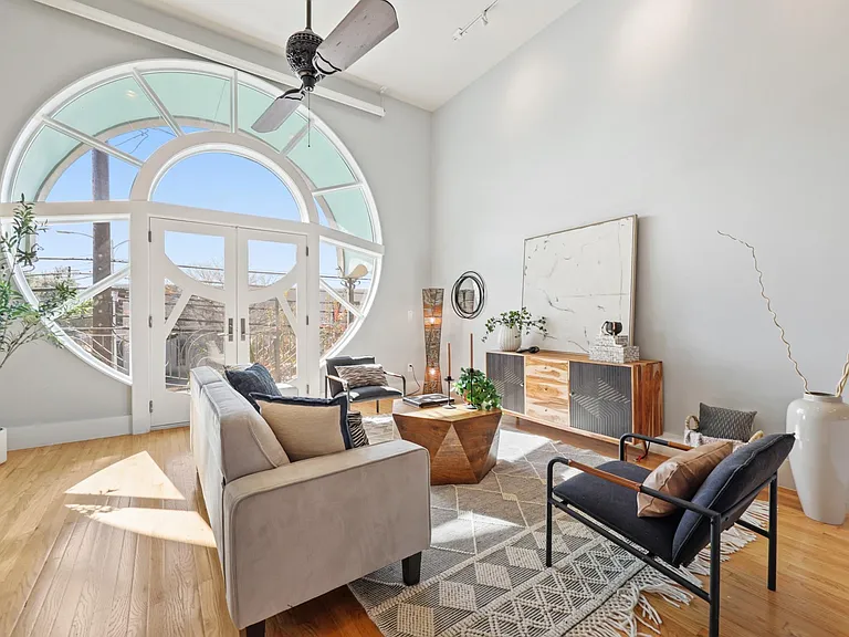 206 E Live Oak St #C — Photo 8