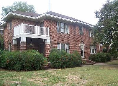 2nd image of 1830 Park Dr APT 2