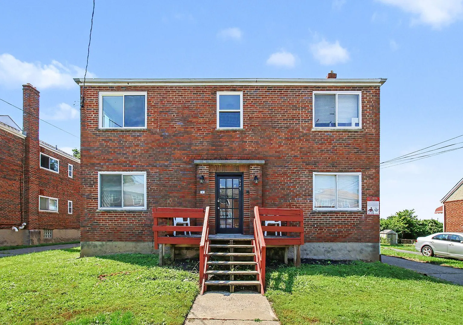 629 Maple Dr, Cincinnati OH 45215 — Photo 1
