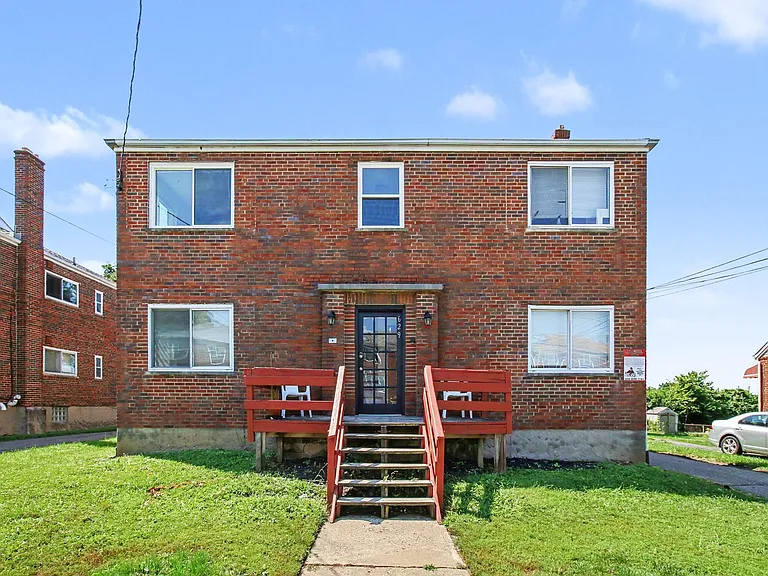 629 Maple Dr — Photo 1