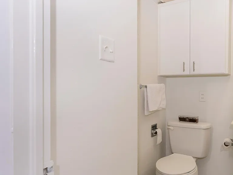 1620 W Northgate Dr — Photo 25